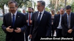 Ngoại trưởng Mỹ Antony Blinken gặp Tổng thống Israel Isaac Herzog ở Tel Aviv, 3/11/2023. (REUTERS/Jonathan Ernst)