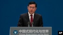 Ngoại trưởng Trung Quốc Tần Cương phát biểu trong diễn đàn "Hiện đại hóa Trung Quốc và Thế giới" được tổ chức tại Thượng Hải vào ngày 21 tháng 4 năm 2023.