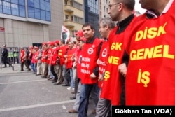 DİSK, her yıl 1 Mayıs'ta Taksim Meydanı'na yürümek isterken, yoğun güvenlik önlemleri alınıyor.