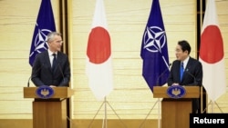 Tổng Thư ký NATO và Thủ tướng Nhật Bản gặp nhau ở Tokyo hồi tháng 1/2023 (ảnh tư liệu).