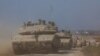 Israel kêu gọi dân thường rời khỏi thành phố Gaza, trong khi quân đội dồn xe tăng về | VOA