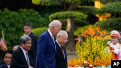 Tổng thống Mỹ Joe Biden và Tổng Bí thư Nguyễn Phú Trọng tại lễ đón ở Hà Nội, ngày 10/9/2023. 