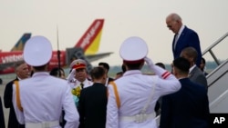 Tổng thống Biden đặt chân tới Hà Nội hôm 10/9.