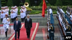 Lễ đón Thủ tướng Lý Hiển Long tại Hà Nội ngày 28/8/2023.