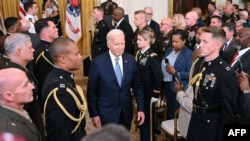 Tổng thống Mỹ Joe Biden tham dự Lễ trao Huân chương Danh dự tại Phòng Đông của Nhà Trắng ở Washington, DC, ngày 3 tháng 7 năm 2024.