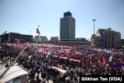 Taksim Meydanı, 1 Mayıs kutlamasına 32 yıl sonra izin verildiği 2010’da coşkulu bir kitleyi ağırlamış ve gerilim yaşanmamıştı.