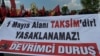 İçişleri Bakanı Yerlikaya, bu yıl bir konfederasyon ve bazı sendikaların 1 Mayıs’ı Taksim’de kutlamak için yazılı başvuruda bulunduğunu ve “Taksim’de buluşalım” çağrılarının sürdüğünü söyledi.