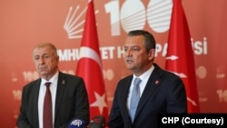 CHP Genel Başkani Özgür Özel, Zafer Partisi Genel Başkani Ümit Özdağ ile bir araya geldi. 
