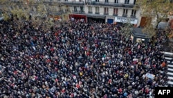 فرانس میں صیہونیت دشمنی کے خلاف مظاہرہ جس میں لاکھوں افراد نے مارچ کیأفوٹو اے ایف پی
