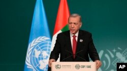 Tổng thống Thổ Nhĩ Kỳ Recep Tayyip Erdogan phát biểu trong phiên họp toàn thể tại Hội nghị thượng đỉnh về khí hậu của Liên Hiệp Quốc (COP28), ở Dubai, Các Tiểu vương quốc Ả Rập Thống nhất, ngày 1/12/2023.