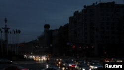 Kyiv bị mất điện sau khi bị tên lửa của Nga tấn công.