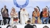 پوپ فرانسس کینیڈا کے آبائی باشندوں کے اجتماع سے خطاب کر رہے ہیں۔ 25 جولائی 2022 
