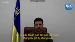 Người phiên dịch nghẹn ngào trước bài diễn văn của tổng thống Ukraine