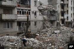 روسی فضائی حملوں سے شہری آبادیوں کو شدید نقصان اٹھانا پڑ رہا ہے۔ 27 نومبر 2022