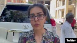 ڈاکٹر شیریں مزاری کی صاحبزادی ایمان زینب مزاری کے خلاف پاکستانی آرمی نے فوج کے خلاف نفرت پھیلانے کے الزام میں مقدمہ درج کرا رکھا ہے۔ 