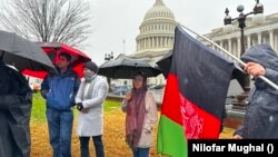 فائل فوٹو: گذشتہ دو سالوں کے دوران اامریکہ آنے والے افغان شہری امریکی کانگرس کے سامنے احتجاج کرتے ہوئے 