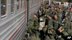 Các tân binh Nga lên tàu ở một nhà ga ở Prudboi, thuộc vùng Volgograd ở Nga