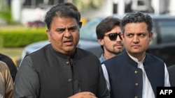 فواد چوہدری نے صحافی منصور علی خان کو دیئے گئے انٹرویو میں کہا کہ گزشتہ چند ماہ سے اسٹیبلشمنٹ سے تعلق خراب تھے جنہیں درست کرنے کی بہت کوشش کی گئی ۔