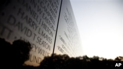Bức tường tưởng niệm Chiến tranh Việt Nam ở thủ đô Washington D.C. (AP Photo/Carolyn Kaster)