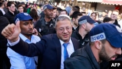 منگل کو بین گویر نے اسرائیلی پولیس کے حصار میں مسجدِ اقصی کا دورہ کیا۔ 