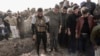 شامی کرد 21 نومبر 2022 کو شمالی شام کے گاؤں المالکیہ میں ترک فضائی حملوں میں مارے گئے لوگوں کے جنازے میں شریک ہیں۔