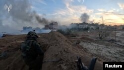 Binh sĩ Israel hoạt động tại một địa điểm được cho là Khan Younis, Gaza, trong ảnh chụp màn hình lấy từ một video ngày 1/2/2024.