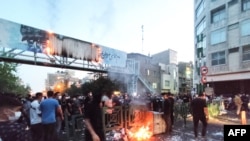 ایران میں مہسا امینی کی پولیس حراست میں ہلاکت کے شروع ہونے والے احتجاجی مظاہرے کئی ماہ گزرنے کے باجوود جا رہی ہیں۔