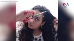 حجاب پر گرفتار طالبہ کی ہلاکت، ایرانی خواتین احتجاجاً بال کاٹنے لگیں