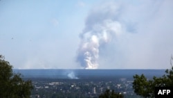 Severodonetsk kentinin arkasından yükselen dumanlar