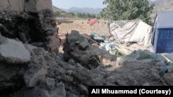 افغان صوبہ پکتیا کے دو اضلاع گیان اور برمل میں شاید ہی کوئی ایسا گھر ہو جو زلزلے سے متاثر نہ ہوا ہو۔ وہاں بیشتر گھر کچی مٹی اور پتھروں سے بنے ہوئے ہیں اور وہ اب ملبے کا ڈھیر بن چکے ہیں۔
