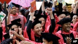 Sinh viên đại học Harvard trong lễ tốt nghiệp