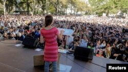 Greta Thunberg phát biểu tại cuộc tuần hành chống BDKH 2019 tại New York ngày 20/9/2019. REUTERS/Lucas Jackson