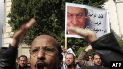 Người Ai Cập đã biểu tình trong 17 ngày qua, kêu gọi lật đổ Tổng thống Mubarak