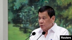 Ngay cả khi đang phát động chiến dịch trấn áp ma túy đẫm máu, ông Duterte vẫn hâm nóng quan hệ với Trung Quốc.