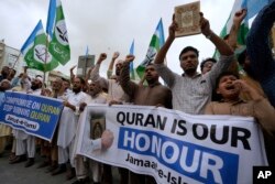 سویڈن میں قرآن نذرِ آتش کرنے پر پاکستان میں احتجاج، فوٹو اے پی، 5 جولائی 2023