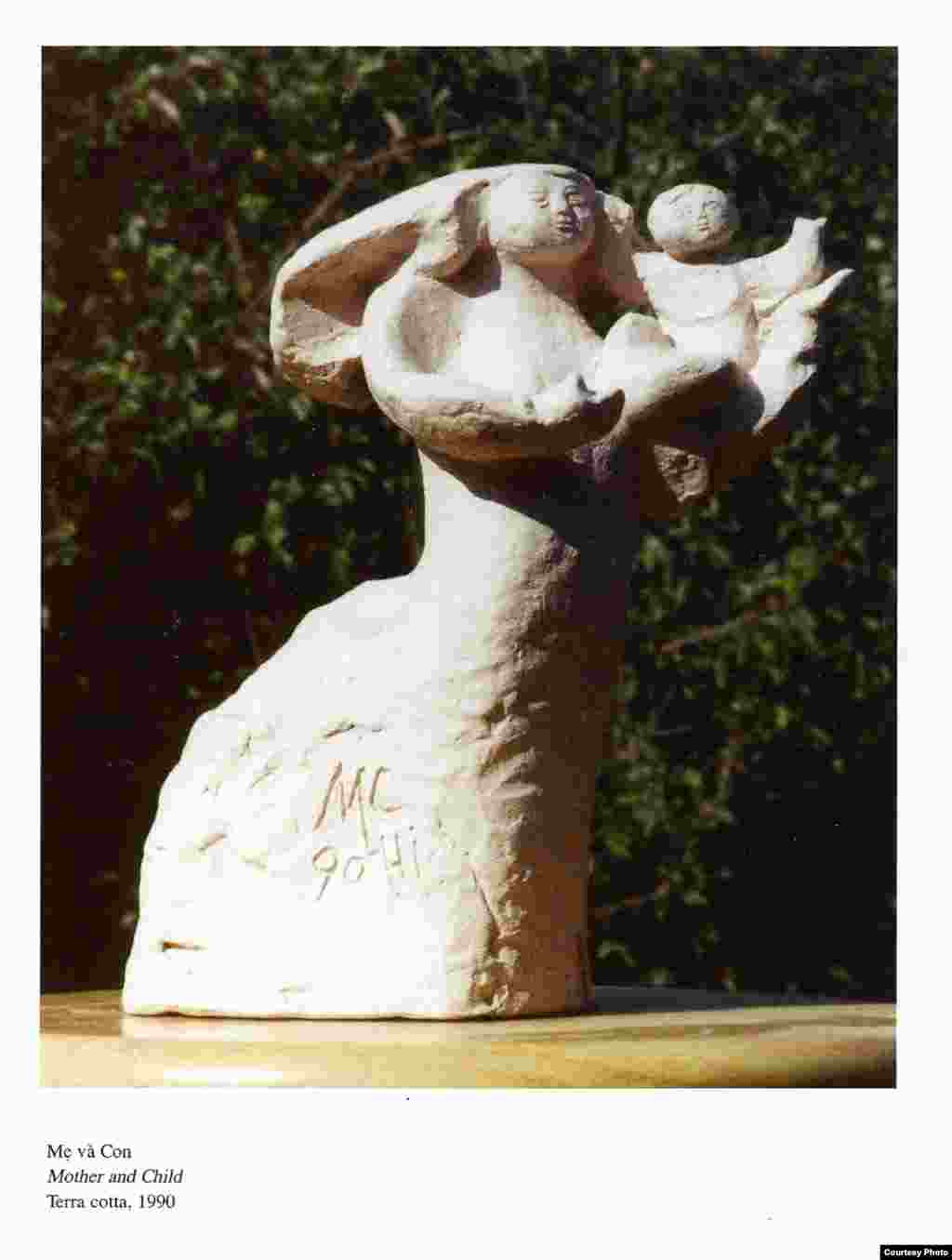 Mẹ và Con Mai Chửng - Đất nung, 1990