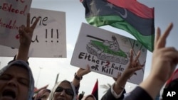 Tháng 3 năm 2011 phụ nữ Libya đã tham gia các cuộc biểu tình ở Benghazi ủng hộ các chiến dịch không kích của đồng minh. Nhiều phụ nữ tham gia vào 'Mùa Xuân Ả Rập' nói họ sẵn sàng đối mặt bất cứ thách thức nào để chuyển đổi đất nước sang dân chủ