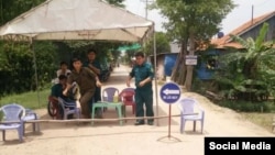 Một chốt chặn khách vào dự lễ kỷ niệm ngày Khai sáng do PGHH Thuần túy tổ chức ở tỉnh An Giang, 10/6/2017 (Facebook PGHH Thuần túy)