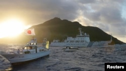 Tàu Nhật và Trung Quốc "vờn nhau" ở Biển Hoa Đông.