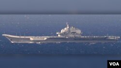 Hàng không mẫu hạm Liêu Ninh của Trung Quốc xuất hiện ở Biển Đông, ngày 25/12/2016.