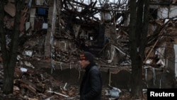 Một con phố bị tàn phá ở thành phố Slovyansk, vùng Donetsk của Ukraine.