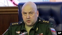 Tướng Sergei Surovikin, phó chỉ huy lực lượng Nga chiến đấu ở Ukraine, được cho là đã bị bắt giam vài ngày sau khi tập đoàn lính đánh thuê Wagner tiến hành cuộc nổi dậy bên trong nước Nga.