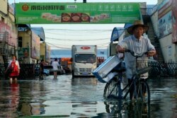 گوبل وارمنگ کے نتیجے میں شدید بارشوں اور سیلابوں سے کئی ملکوں میں بڑے پیمانے پر جانی اور مالی نقصانات ہوئے ہیں۔