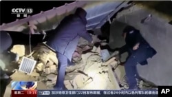 زلزلہ رات کو دو بجے کے قریب آیا جس کے جھٹکے چین کے پڑوسی ممالک میں بھی محسوس کیے گئے۔