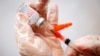 Một trong ba người trên 65 tuổi ở Mỹ đã được tiêm vaccine COVID tăng cường: CDC