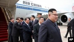 شمالی کوریا کے لیڈر ایئر چائنہ کے جہاز سے سنگاپور کے چانگی انٹرنیشنل ایئر پورٹ پر پہنچے 