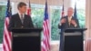 Bộ trưởng Ngoại giao Mỹ Rex Tillerson (phải) và Thủ tướng New Zealand Bill English tại cuộc họp báo ở Wellington, New Zealand, ngày 6/6/2017.