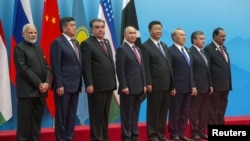 Chủ tịch Trung Quốc Tập Cận Bình (thứ năm từ trái sang) và các nguyên thủ quốc gia của Tổ chức Hợp tác Thượng Hải (Qingdao, Trung Quốc, 10/6/ 2018).
