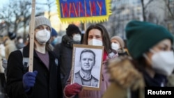 Hình ảnh một cuộc xuống đường ủng hộ ông Navalny.