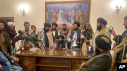افغان طالبان نے 15 اگست 2021 کو کابل میں داخل ہو کر صدراتی محل پر قبضہ کر لیا تھا۔ 